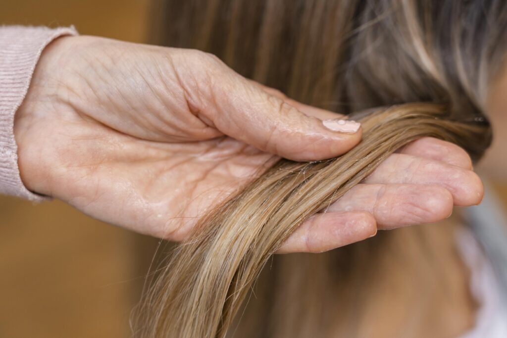 Gespleten haarpunten voorkomen en verzorgen