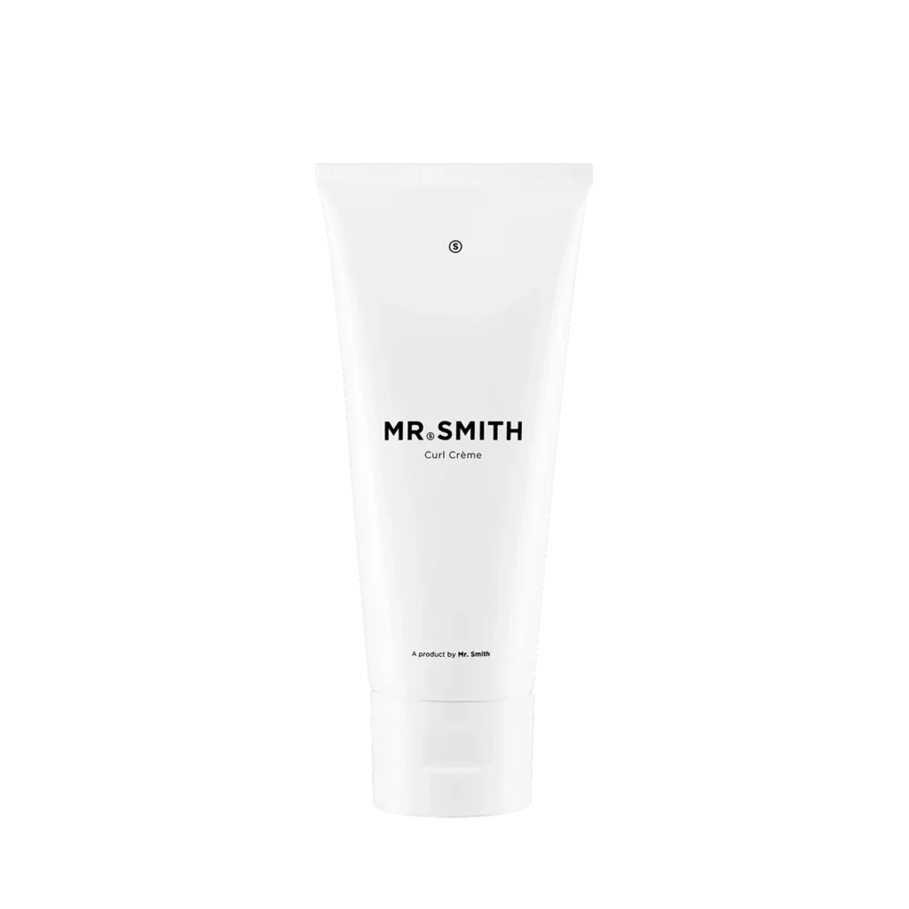 Witte tube Mr. Smith Curl Crème met minimalistisch zwart logo op een zwarte achtergrond.