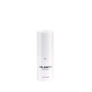 Witte flacon van 50 ml Mr. Smith Restore Serum tegen een witte achtergrond.