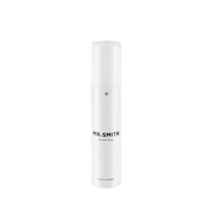 Witte fles van 150 ml Mr. Smith Sea Salt Spray met minimalistisch design.