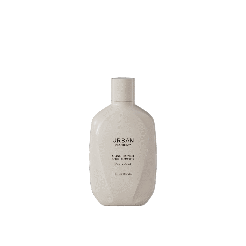 Beige flacon van Urban Alchemy Volume Velvet conditioner met zwarte opdruk.