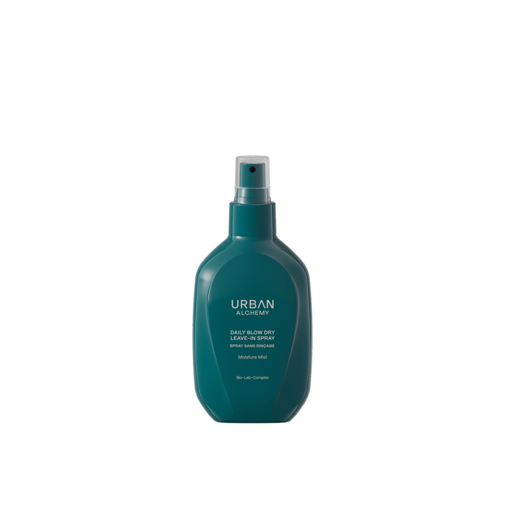Donkergroene fles van Urban Alchemy Daily Blow Dry Leave-In Spray Moisture Mist met spraydop.